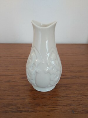 BELLEEK COLLECTOR'S INTERNATIONAL SOCIETY VASE 13 CM HOCH