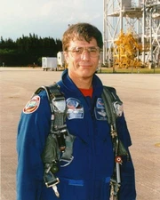 1996 NASA STS-79 Astronaut John E. Blaha Arrival - 8x10 Photo On 8.5x11 #2501