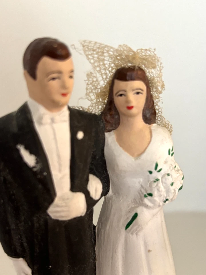 Topper de pastel de boda vintage MCM 1950 tiza novia novio Foto 3 de 4