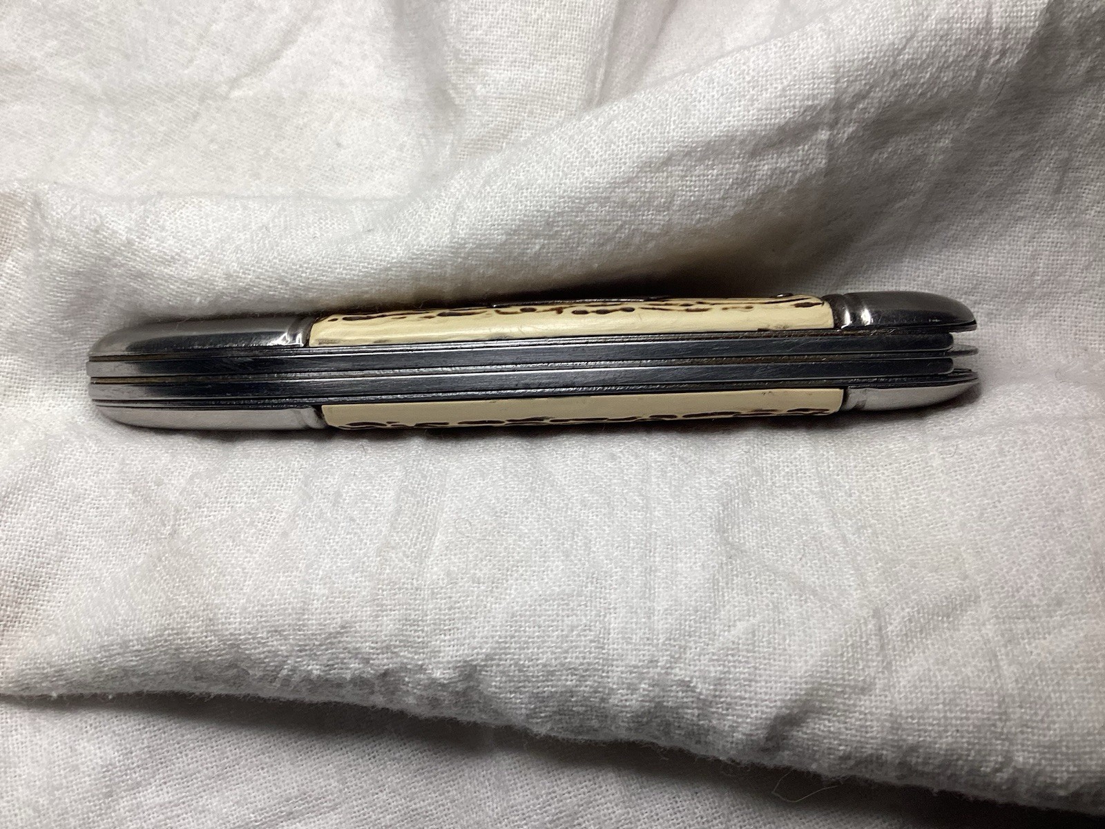 Vintage Colonial 2-blade fish knife with scaler and bottle opener, pocket-ready