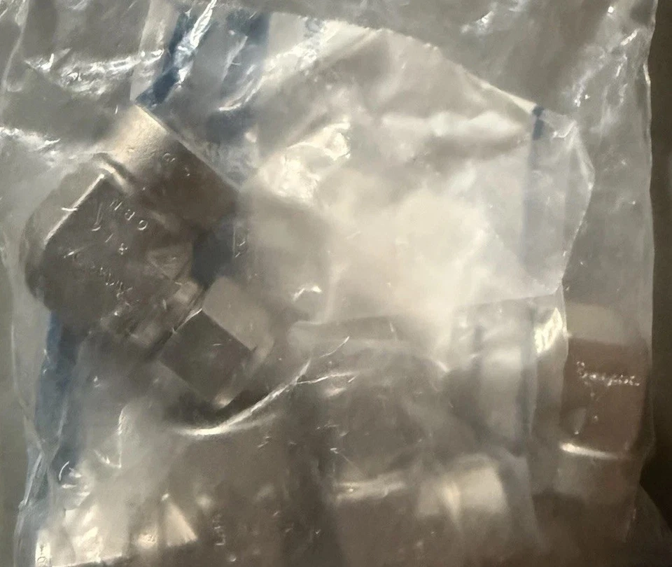 4 SWAGELOK SS-8-SE Tube Fitting 1/2” X 1/2” Female NPT Street Elbow Stainless - Image 2 of 2