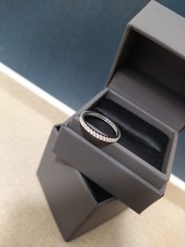 Diamonique schmaler minimalistischer Micro-Pave-Ring 9 kt Weißgold volle Ewigkeit Größe O