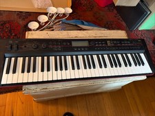 Korg Kross 61 portable battery powered keyboa...