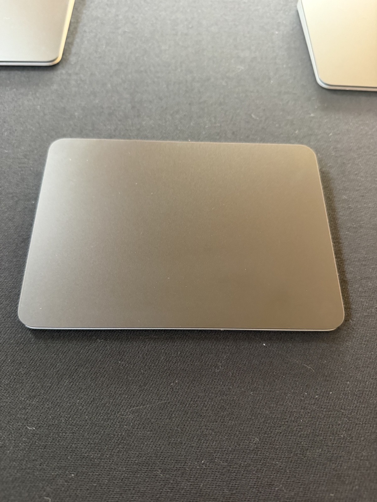 Apple Magic Trackpad 2 (Space Gray) - Model A1535 - Bluetooth wireless, recharge