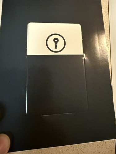 Microsoft Windows 10 Pro 32/64-Bit New In Box USB drive Sealed & Activation Key - Picture 2 of 2