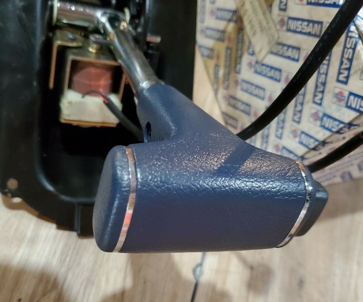 アクセサリー stifel NOS NEW OEM NISSAN 300ZX Z31 SHIFTER WITH SUPPORT BRACKET