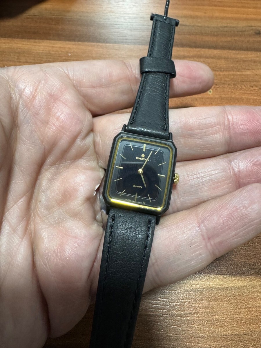 Vintage Sanyo Quartz Watch - Elegant Retro Design - Black & Gold 