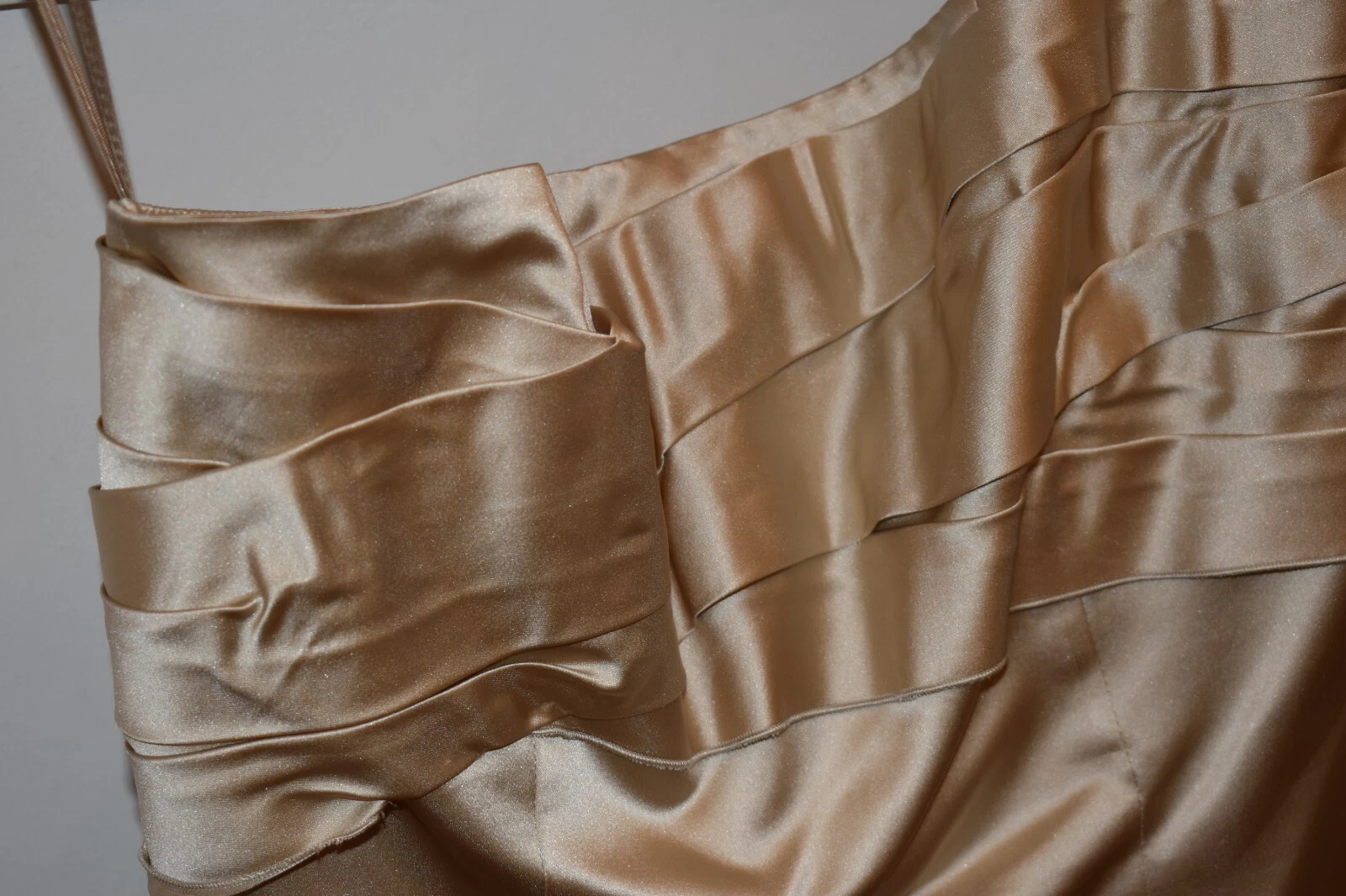 NUOVO SENZA ETICHETTE * MIU MIU * cinturino in oro lucido in seta formale taglia 6