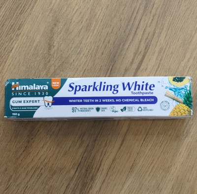 Himalaya Gum Expert Sparkling White Zahnaufhellung Zahnpasta Papaya Ananas 150 g