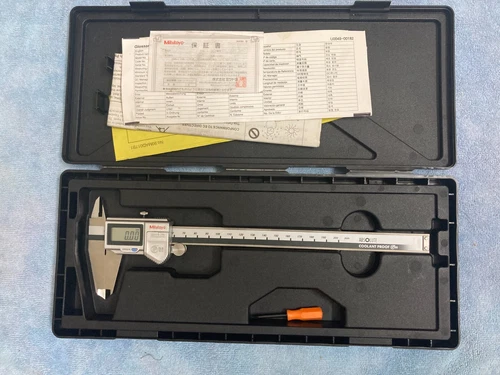 Mitutoyo 500-623 digital caliper metric 0-200MM
