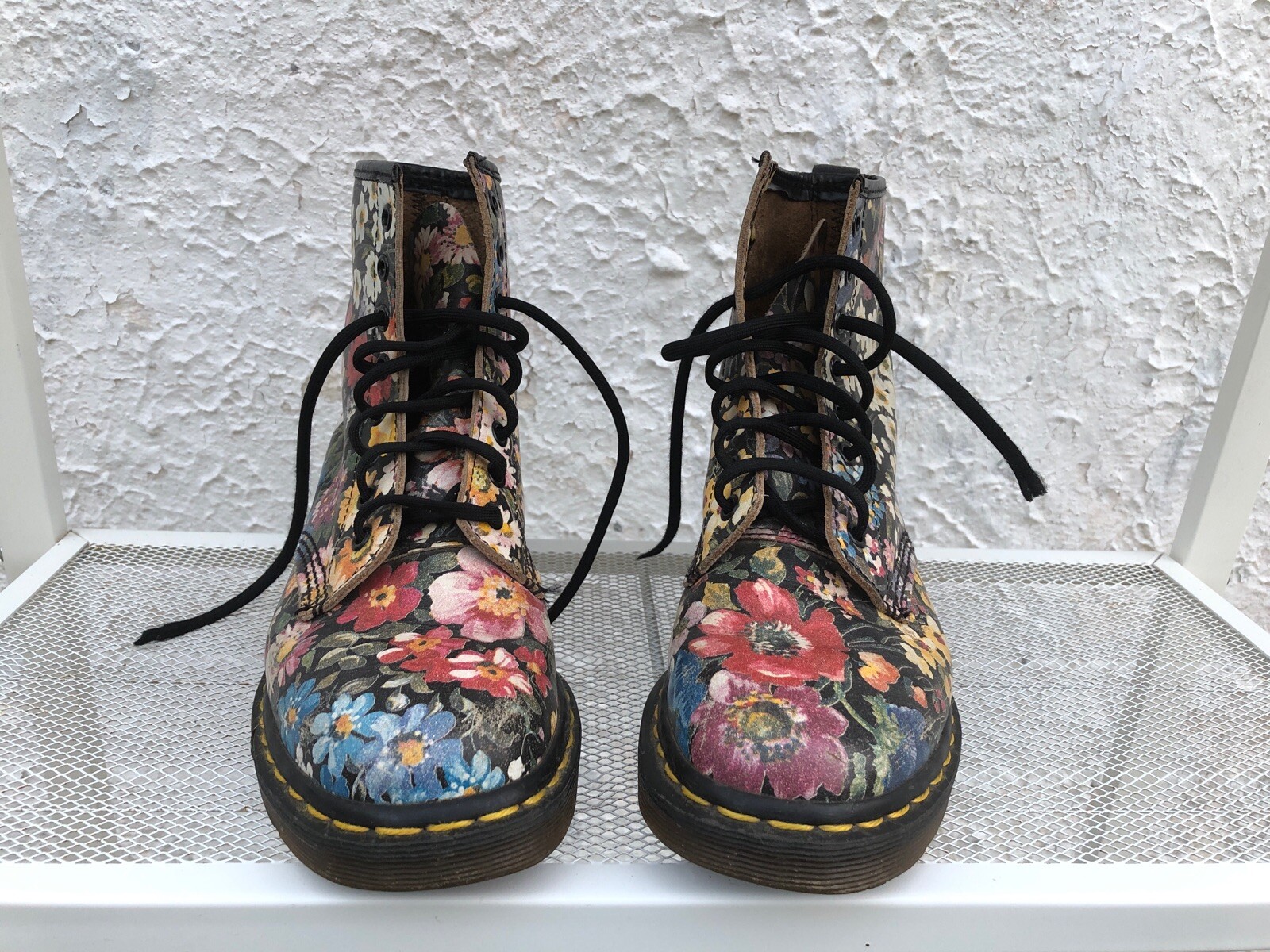 dr martens woolwich black