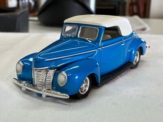 HOT WHEELS 1:64 100 % HOT WHEELS 40' FORD TAG TOP BLUE METALLIC RUBBER TIRES