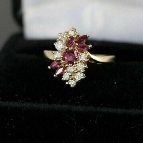 Anillo de compromiso de rubí rojo simulado corte marquesa de 2 quilates enchapado en oro amarillo de 14 quilates Foto 2 de 4