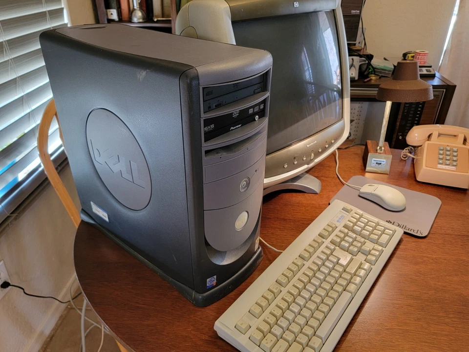 Dell Dimension CLAMSHELLL 8200 MT Intel Pentium Y2K Era Desktop PC No HDD/OS - Image 3 of 4