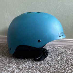 Smith Blue Winter Sport Helmet MD 55-59cm Adjustable Fitting Hard Shell