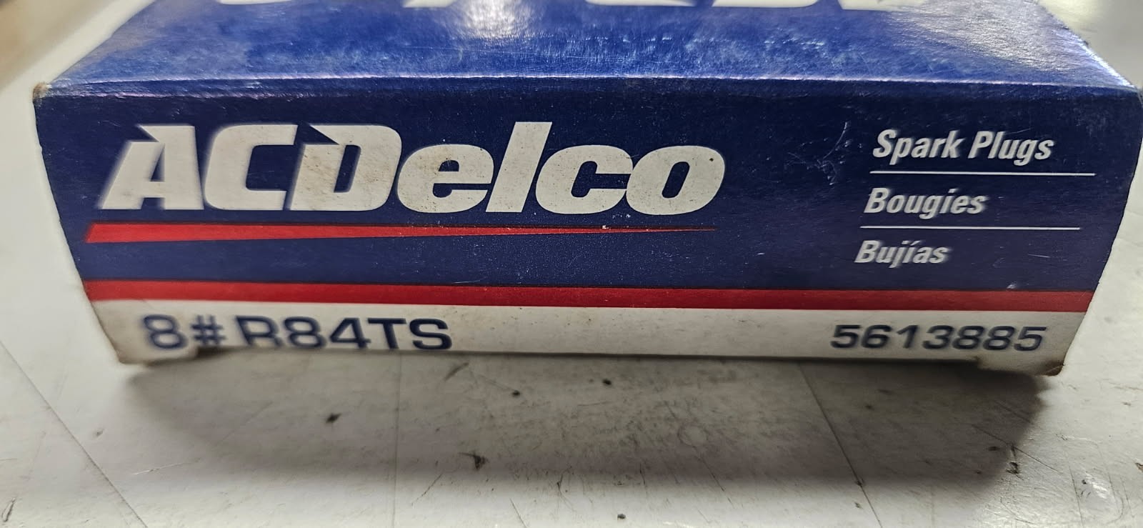 Lot of 8 AC DELCO R84TS Spark Plugs 5613885
