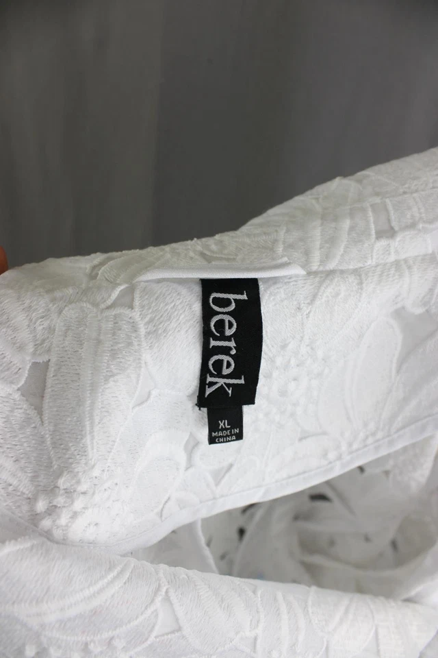 Berek NWOT Women's White Cotton Blend Perforated Beaded Blazer Jacket Size XL - Image 3 of 3