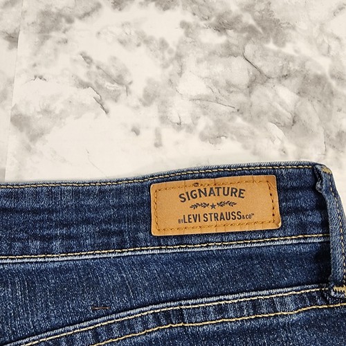 Signature Levi Strauss & Co. Women's Blue Modern Slim Jeans Size 32X30 - Picture 8 of 8