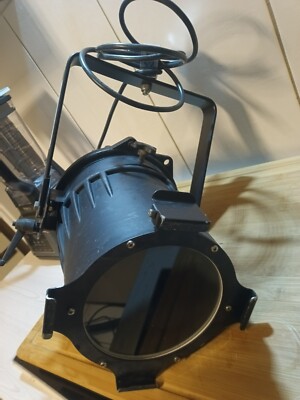 DTS PAR 64 Scheinwerfer 1000 Watt Flutter ! Umbau auf LED möglich ! Baumstrahler