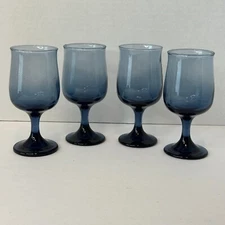 LIBBEY GLASS CO, Tulip Dusky Blue Wine Glass Set of 4, Solid Dusky Blue, Smooth