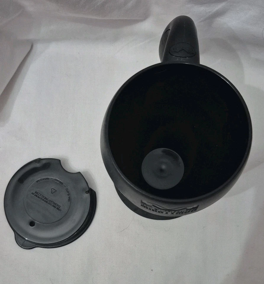 Taza Mighty negra Foto 4 de 4