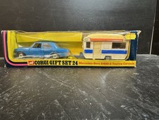 Corgi Toys Set aus Mercedes 240 D und Camping...