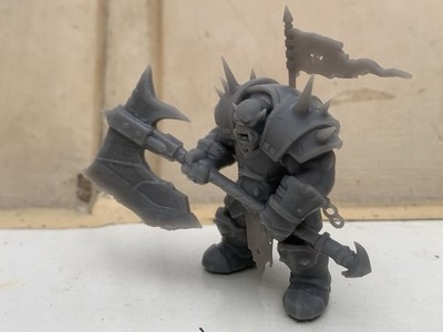 Figure Ork-Champion mit Zweihandaxt D&D Wh40k WoW Fallout Miniature