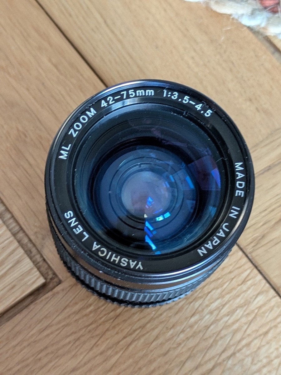 Yashica ML 42-75mm f/3.5-4.5 Zoom Lens for Yashica - clean and