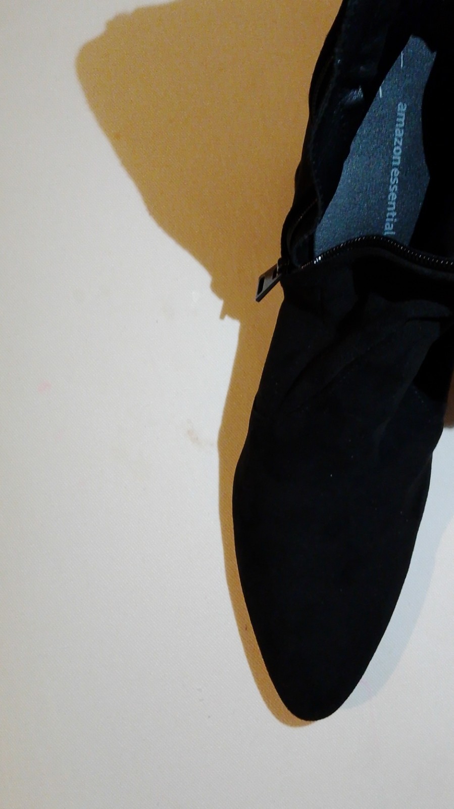 Amazon Essentials Women's Black Pointed Toe Block… - image 4