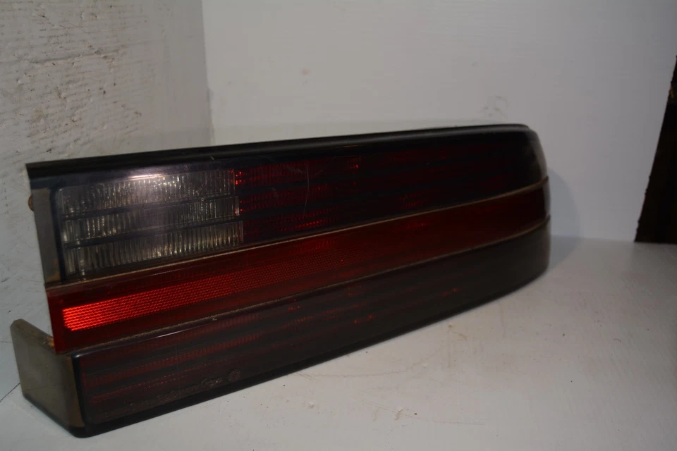 87-91 DODGE DAYTONA TRASERO DERECHO PASAJERO EXTERIOR LUZ TRASERA OEM, 166-01261 Foto 3 de 4