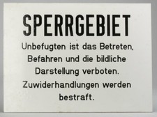 27783 - Warnschild, um 1980. SPERRGEBIET. Unbefugten ist das Betreten, Befahren