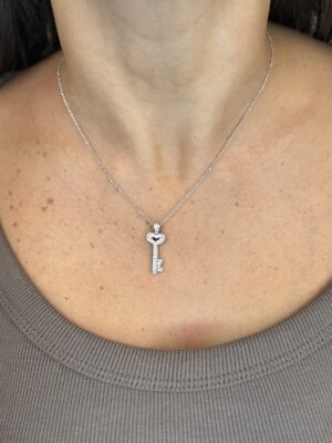 14k White Gold H.J. Namdar Heart Key Diamond Pendant Necklace 0.21 tcw.