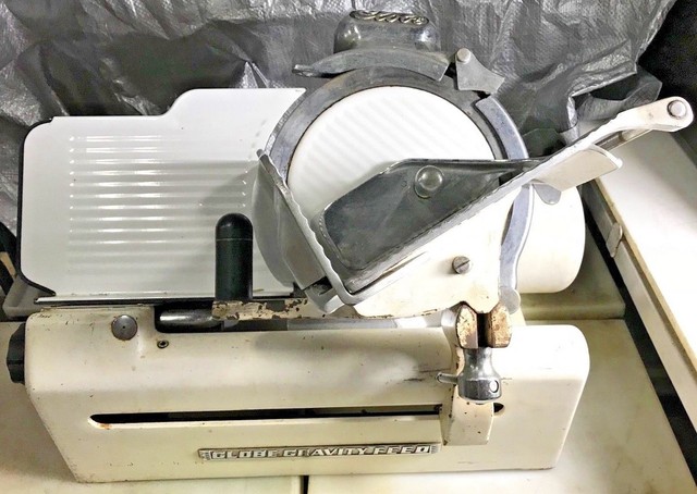 Globe gravity feed slicer model 150