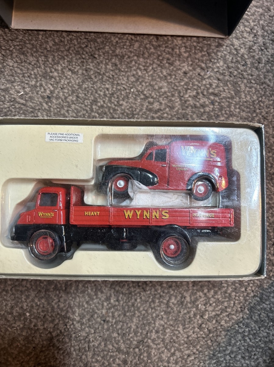 A pre-owned Corgi Classics 31006 Thames Trader dropside and Morris 1000