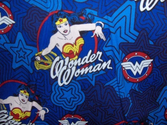 DC Comics  - Wonder Woman scrub top - Medium - Image 2 of 3