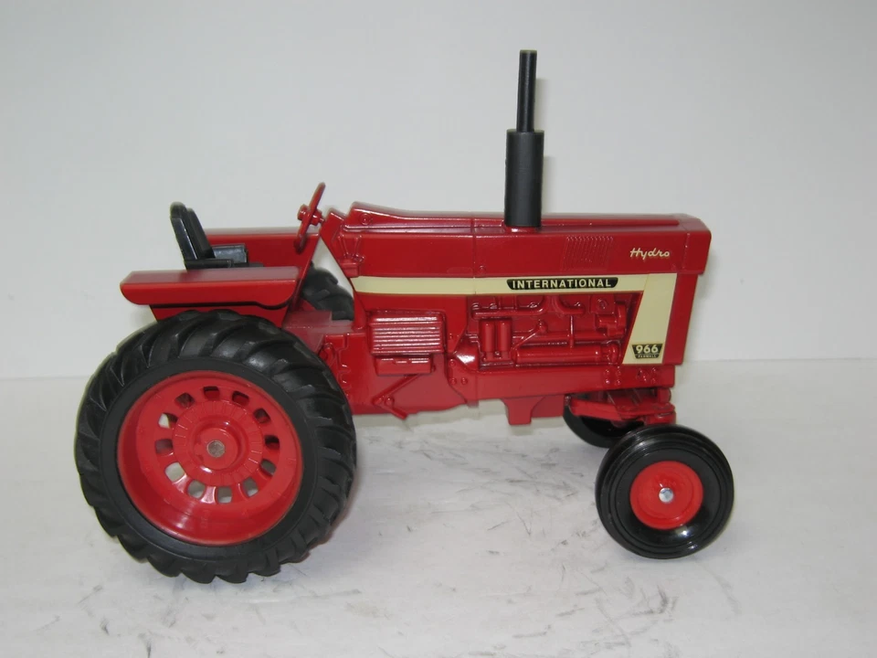 1/16 INTERNATIONAL HARVESTER 966 HYDRO 1972 vintage/nice repaint - Image 2 of 4