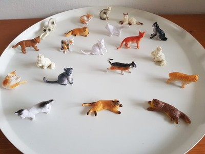Konvolut Tierfiguren 20-teilig Katzen Cats Spielzeug Spielfiguren