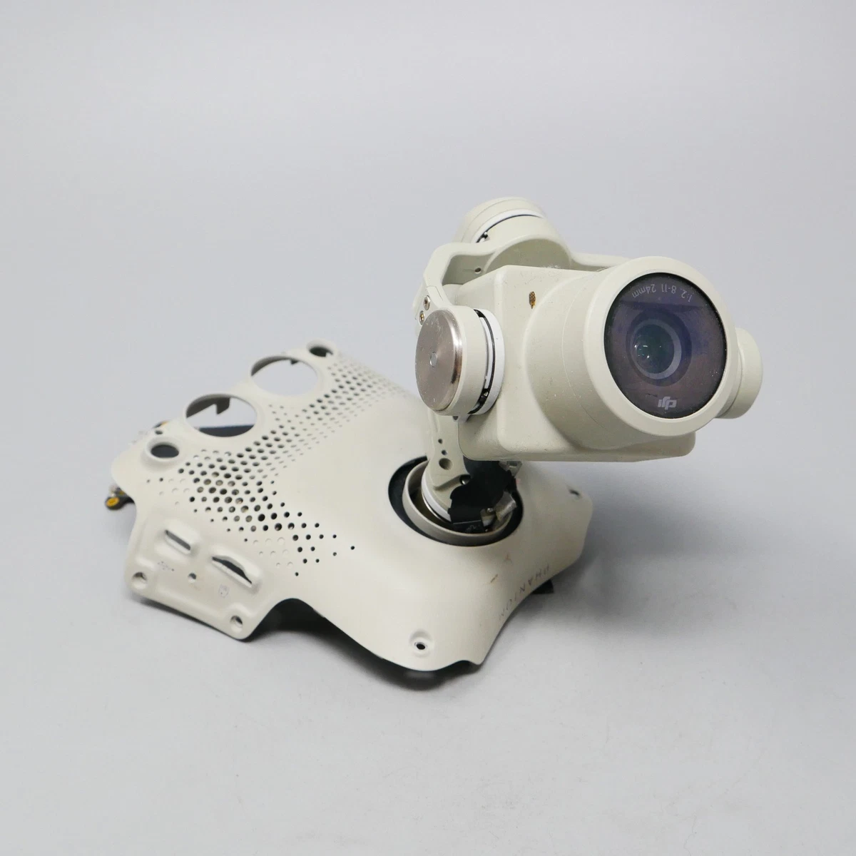 DJI Phantom 4 Advanced ドローン　未使用 DJI、プロペラノイズ低減、映像伝送も進化したドローン「Phantom 4 Pro