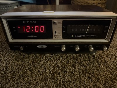 VTG Zenith Solid State Electronic Circle of Sound Clock Radio K472W Tested/works
