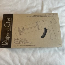 The Pampered Chef 1525 Cookie Press with 16 Discs - White