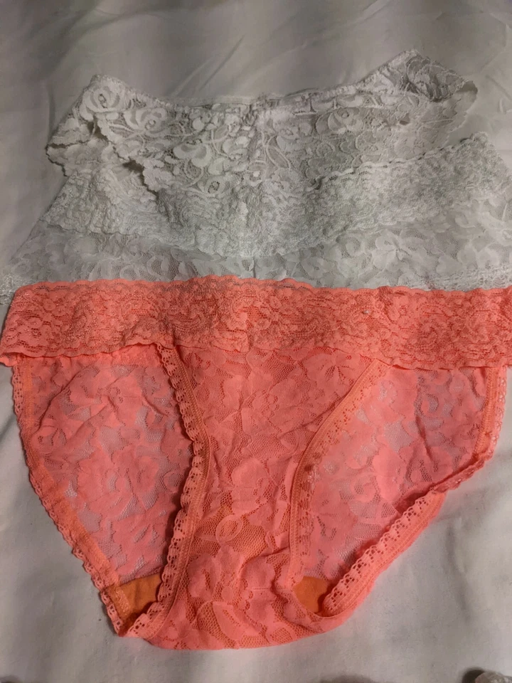 Cuatro pares de ropa interior de encaje talla 6/7 y sujetador de encaje talla L Foto 2 de 4