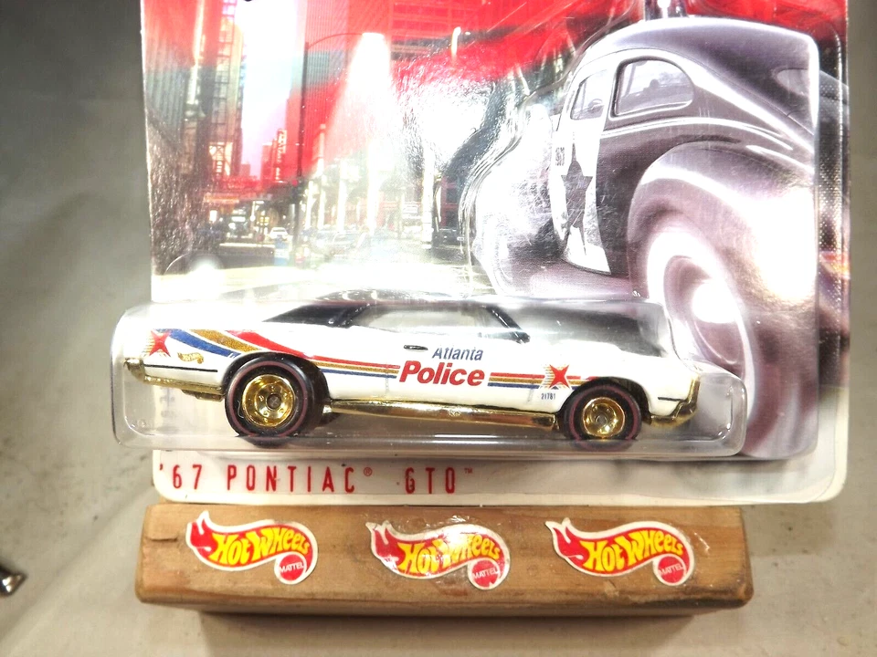 Pontiac GTO 1999 Hot Wheels Cop Rods Serie 2 Atlanta, GA '67 blanco con pilotos reales Foto 2 de 4