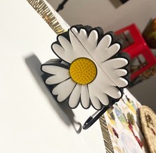 Cute Flower Airpod Case, Generation 1/2 Silicone Case With Clip