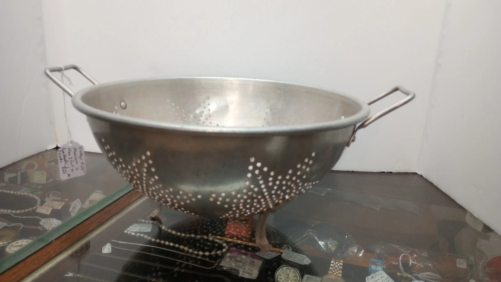 VINTAGE ALUMINUM METAL STAR PATTERN STRAINER COLANDAR 11" - 3 FOOTED