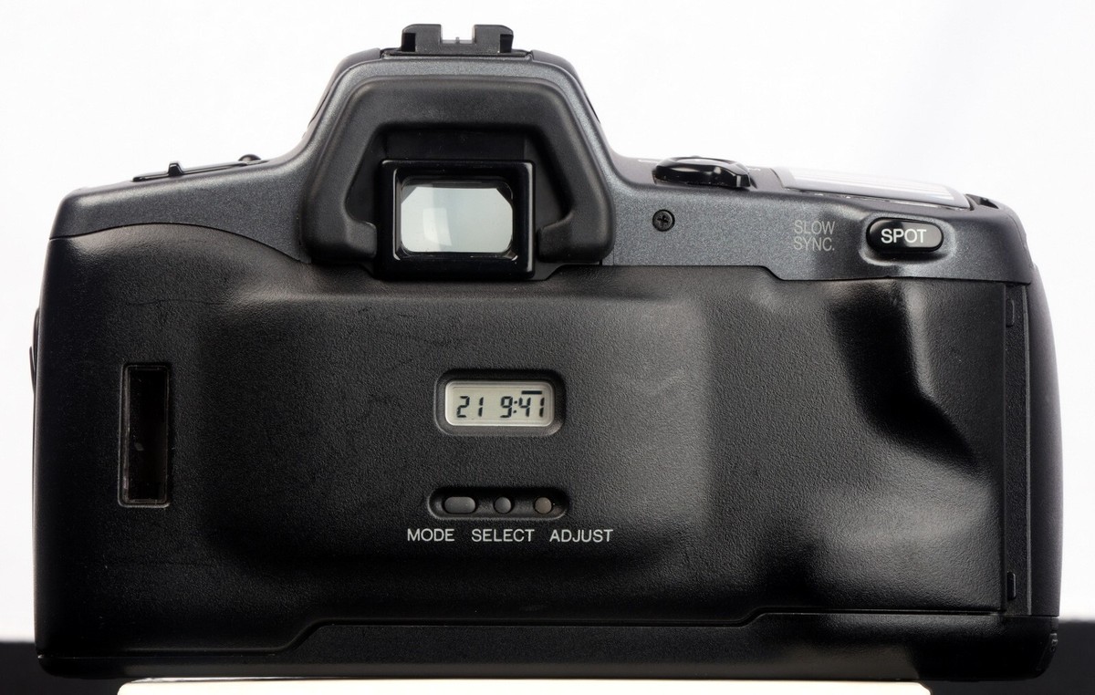 Minolta Alpha 303si Super 35mm Film AF SLR + AF 35-70/3.5