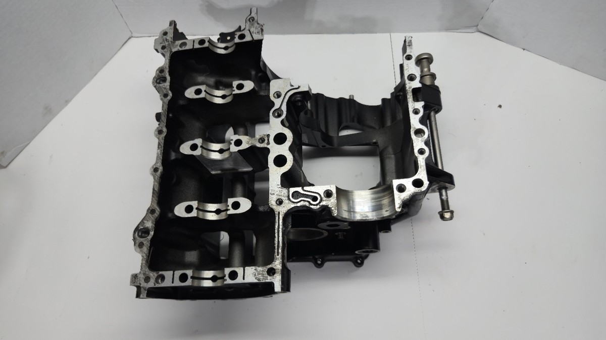 2007 Kawasaki Ninja Zx6r OEM Engine Motor Crankcase Crank Cases