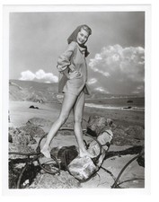 Cyd Charisse Bare Feet Smiling Portrait on Beach Orig 1949 8x10 Photo