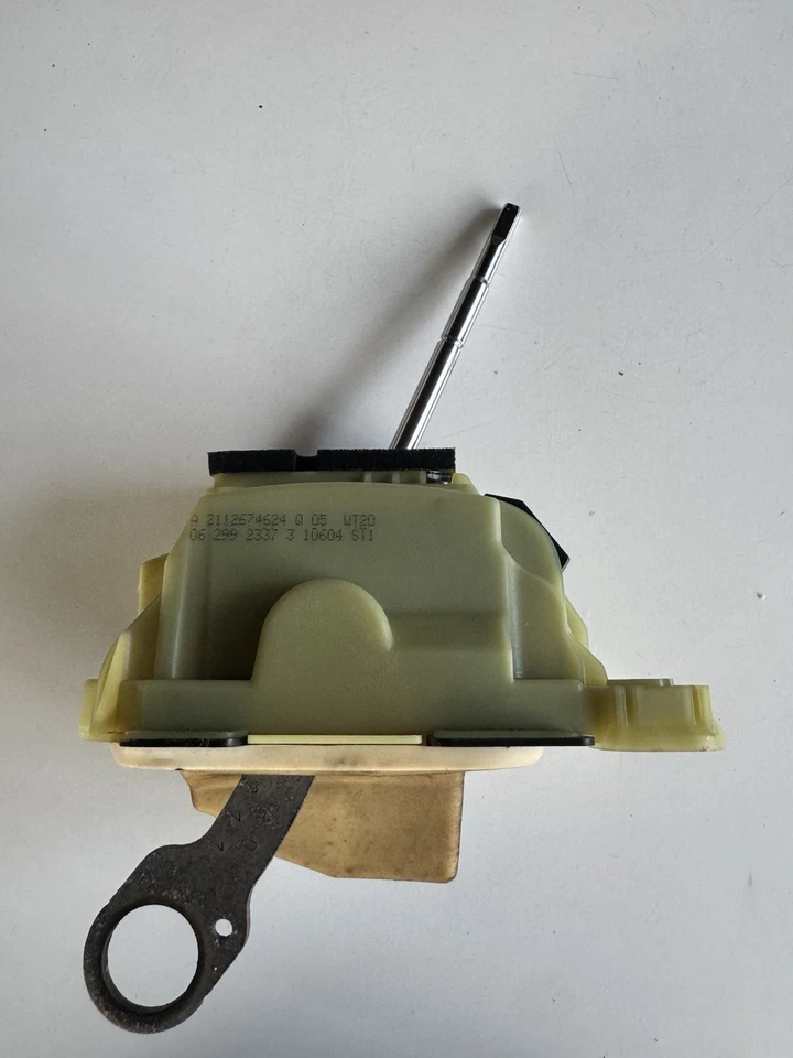03-09 MERCEDES W211 E350 E550 FLOOR GEAR SELECTOR SHIFTER 2112674624 OEM - Image 3 of 4