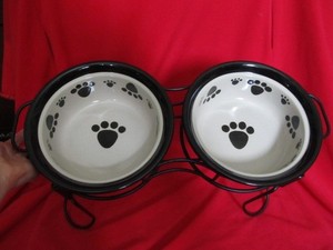 POTTERY PAW PRINT DOG BOWLS AND METAL STAND