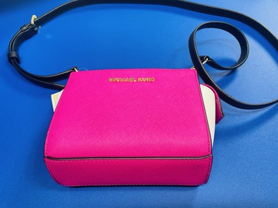 MICHAEL MICHAEL KORS SELMA MINI MESSENGER BAG LEATHER  RASPBERRY/WHITE/BLACK